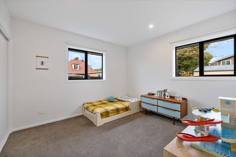 Photo of property in 1 Nutfield Lane, Cashmere, Christchurch, 8022