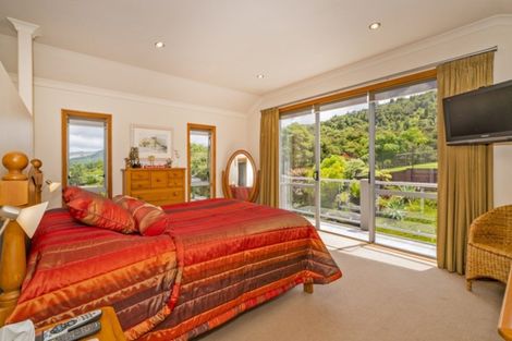 Photo of property in 52 Tarapatiki Drive, Whitianga, 3510