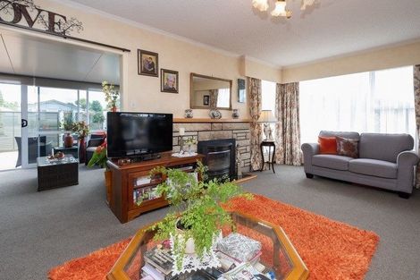 Photo of property in 16 Montjoy Street, Stratford, 4332