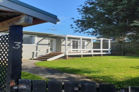 Photo of property in 3 Stevenson Road, Clarks Beach, 2122