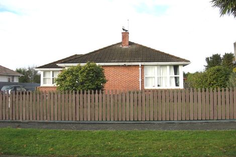 Photo of property in 10 Lambeth Crescent, Northcote, Christchurch, 8052