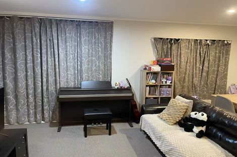 Photo of property in 2 Cranberry Place, Bucklands Beach, Auckland, 2012