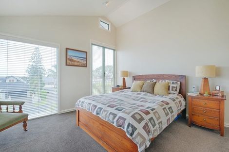 Photo of property in 1/42 Churchill Road, Murrays Bay, Auckland, 0630