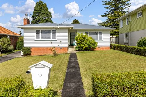 Photo of property in 13 Beaubank Road, Kelston, Auckland, 0602