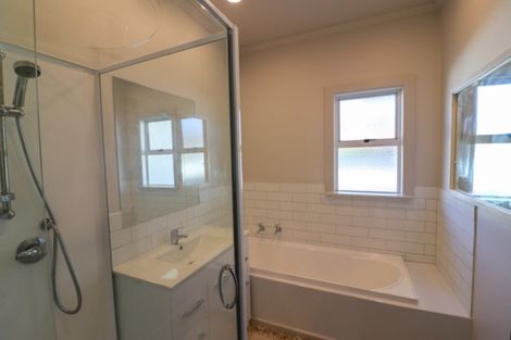 Photo of property in 32 Queen Street, Dannevirke, 4930