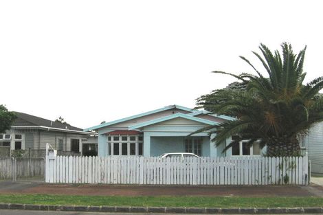 Photo of property in 16 Muripara Avenue, Point Chevalier, Auckland, 1022