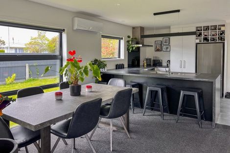 Photo of property in 2a Piper Place, Roslyn, Palmerston North, 4414