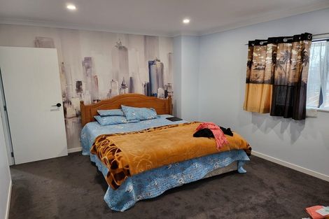 Photo of property in 69a Manuroa Road, Takanini, 2112