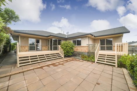 Photo of property in 21 Johnstone Drive, Fitzherbert, Palmerston North, 4410
