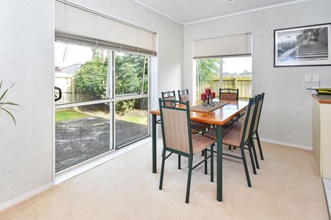 Photo of property in 2/7 Zurich Place, Weymouth, Auckland, 2103
