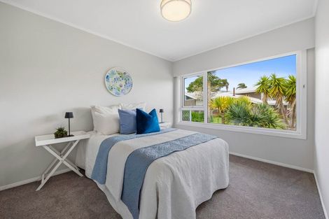 Photo of property in 26 Pickwick Parade, Mellons Bay, Auckland, 2014