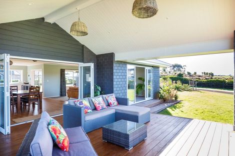 Photo of property in 21 Loveston Lane, Kelvin Grove, Palmerston North, 4470