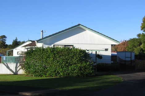 Photo of property in 15 Redlands Grove, Swanson, Auckland, 0612