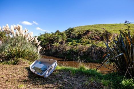 Photo of property in 418 Kaipikari Road, Urenui, 4375