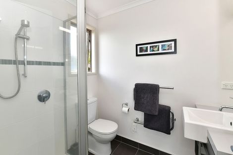 Photo of property in 9 Seagate Place, Red Beach, 0932