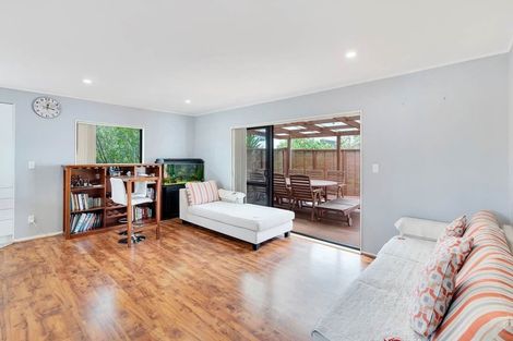 Photo of property in 76a View Road, Henderson, Auckland, 0612