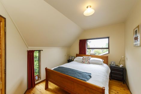 Photo of property in 11 Hillgrove Place, Fitzherbert, Palmerston North, 4410