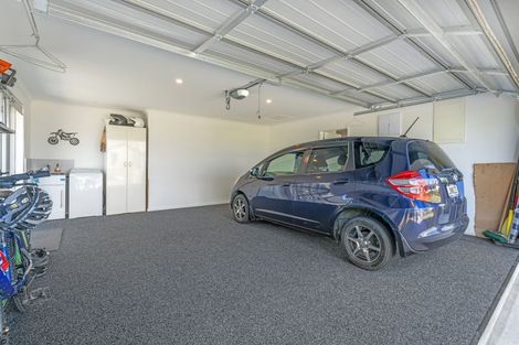 Photo of property in 11 Kaurinui Crescent, One Tree Point, 0118