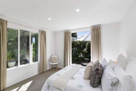 Photo of property in 23 Alexandra Road, Roseneath, Wellington, 6021