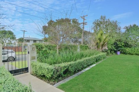 Photo of property in 24 Graham Avenue, Te Atatu Peninsula, Auckland, 0610