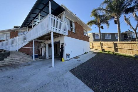 Photo of property in 12 Verena Place, Green Bay, Auckland, 0604