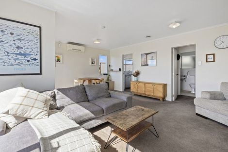 Photo of property in 2/10 Downing Street, Crofton Downs, Wellington, 6035