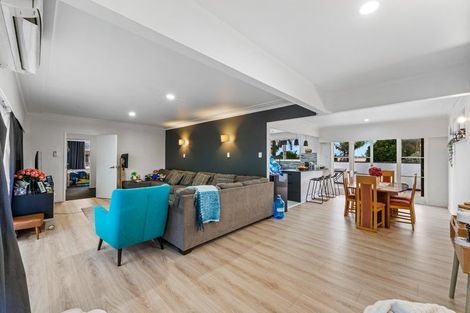 Photo of property in 214a Edmonton Road, Te Atatu South, Auckland, 0610