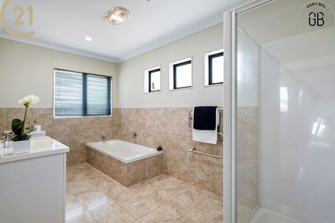 Photo of property in 7e Boeing Place, Goodwood Heights, Auckland, 2105