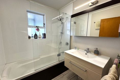 Photo of property in 26 Peters Avenue, Cloverlea, Palmerston North, 4412