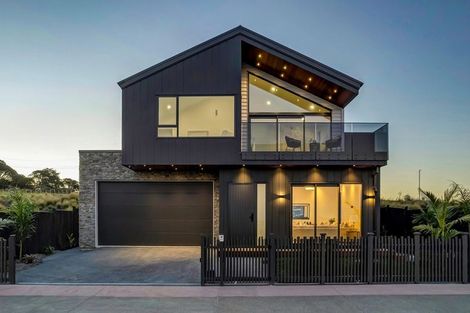 Photo of property in 8 Koheru Place, Long Bay, Auckland, 0630