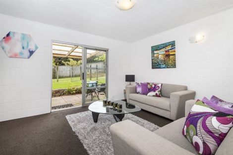 Photo of property in 9 Phillip Parade, Forrest Hill, Auckland, 0620