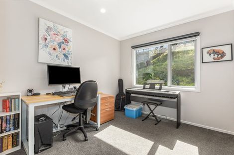 Photo of property in 17a Gloucester Street, Cannons Creek, Porirua, 5024