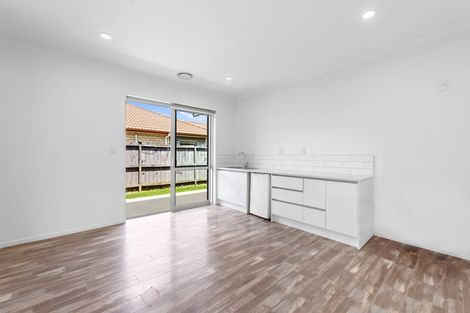 Photo of property in 587 Great South Road, Rosehill, Papakura, 2113