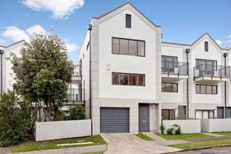 Photo of property in Krisley Court, 25/6 Ambrico Place, New Lynn, Auckland, 0600