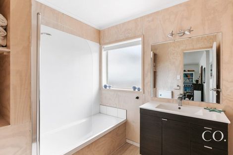 Photo of property in 4 Beach Grove, Omokoroa, 3114