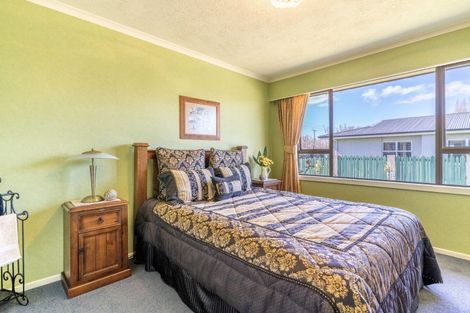 Photo of property in 13 Church Street, Winton, 9720