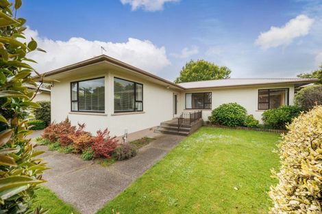 Photo of property in 12 Athlone Place, Hokowhitu, Palmerston North, 4410