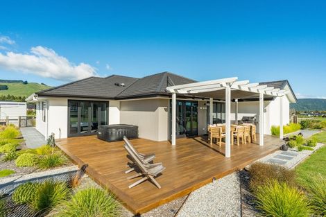 Photo of property in 1 Ribbonwood Lane, Kinloch, Taupo, 3377