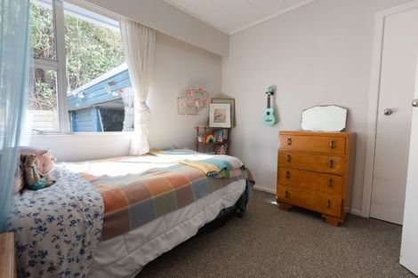 Photo of property in 5 Poharama Place, Marfell, New Plymouth, 4310