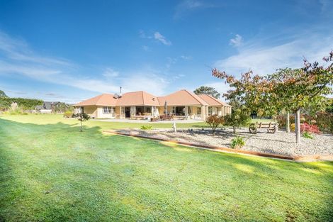 Photo of property in 50 Waicola Drive, Fitzherbert, Palmerston North, 4471