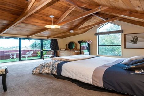 Photo of property in 18 Tanglewood Place, Cockle Bay, Auckland, 2014