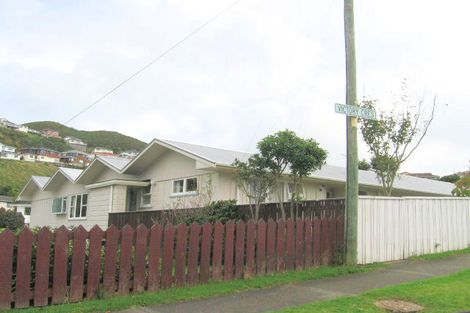 Photo of property in 75 Victory Crescent, Tawa, Wellington, 5028