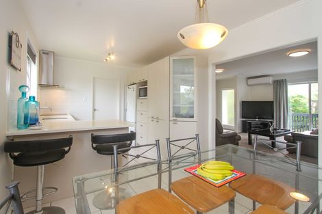 Photo of property in 52 Weatherly Road, Torbay, Auckland, 0630