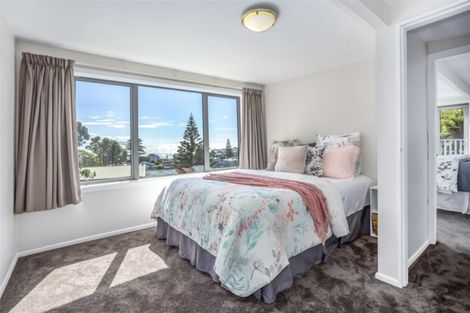 Photo of property in 14 Grays Road, Plimmerton, Porirua, 5026