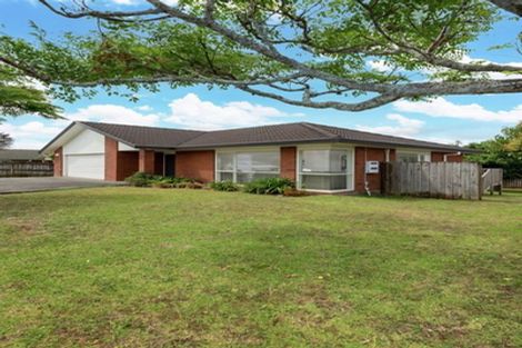 Photo of property in 27 Bard Place, Golflands, Auckland, 2013