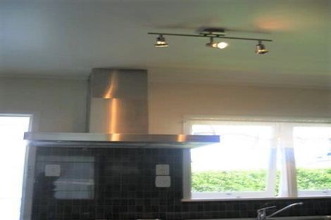 Photo of property in 2/43 Shakespeare Road, Milford, Auckland, 0620