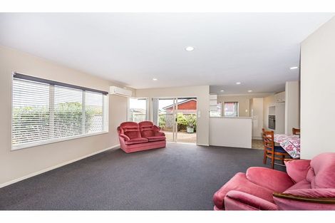 Photo of property in 53 The Grove, Red Beach, 0932