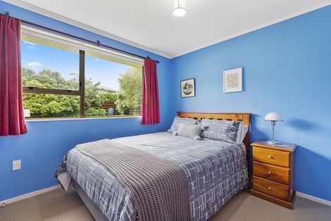 Photo of property in 4 Deveron Place, Tawa, Wellington, 5028