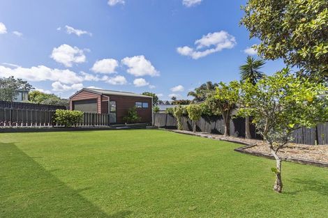 Photo of property in 6 Channing Crescent, Botany Downs, Auckland, 2010