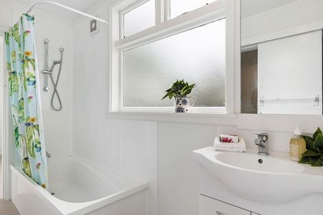 Photo of property in 100 Blighs Road, Strowan, Christchurch, 8052